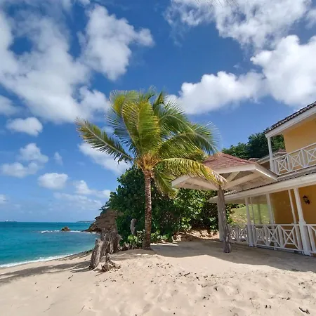 Antigua & Barbuda, Beach Front Beauty Villa